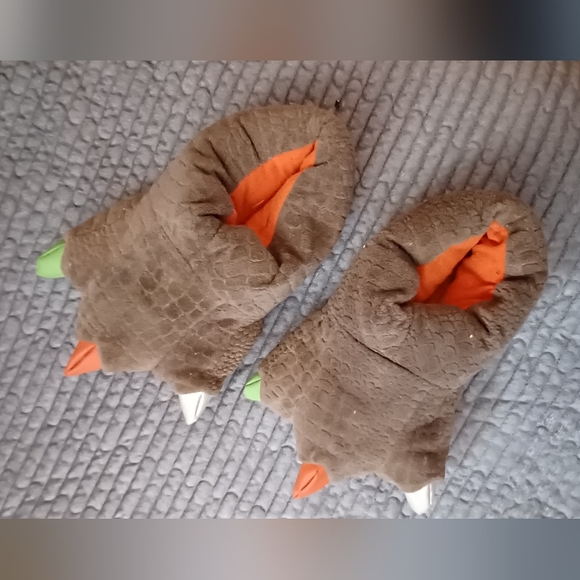 Dinosaur feet slippers with light up toes - Picture 3 of 3